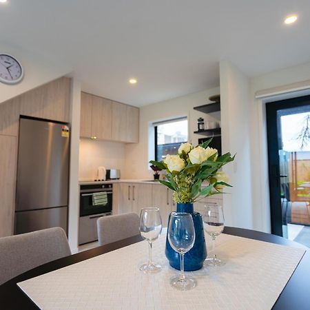 Modern 2 Bedroom Townhouse In Cbd With Parking! Sleeps 5 Крайстчёрч Экстерьер фото