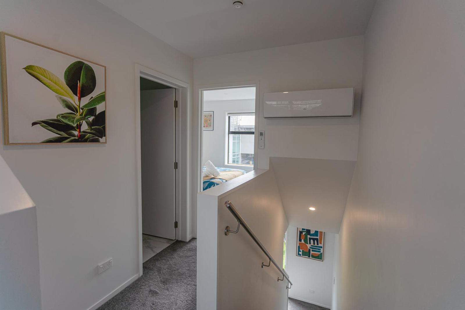 Modern 2 Bedroom Townhouse In Cbd With Parking! Sleeps 5 Крайстчёрч Экстерьер фото